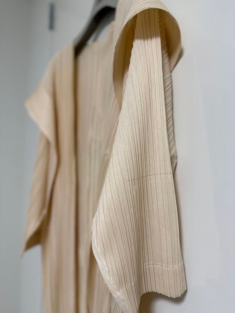 PLEATS PLEASE ISSEY MIYAKEフード付きロングコート