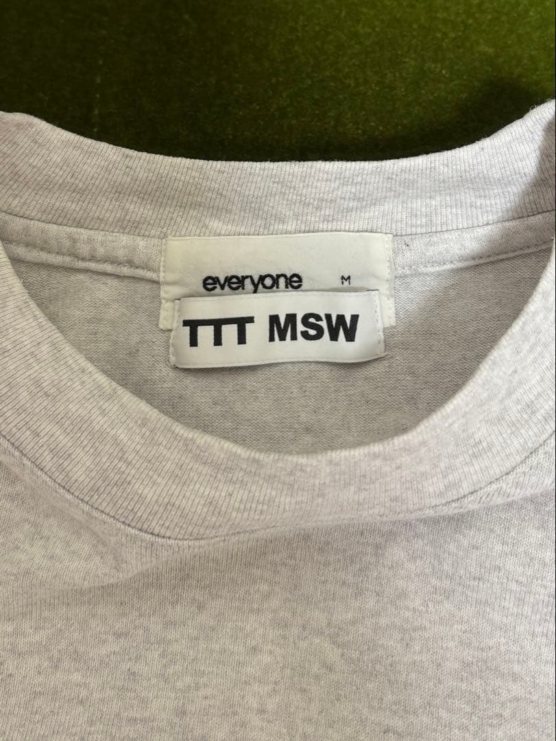 【M】everyone × TTTMSW LOGO S/S TEE (ASH)
