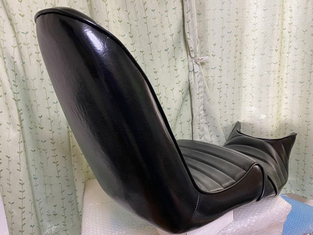 猫*様 特注 激レア 新品 ホーネット250 三段シート 艶あり黒 40cm M