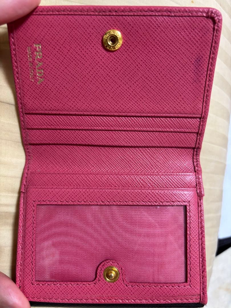 Prada 二つ折り財布 箱付き