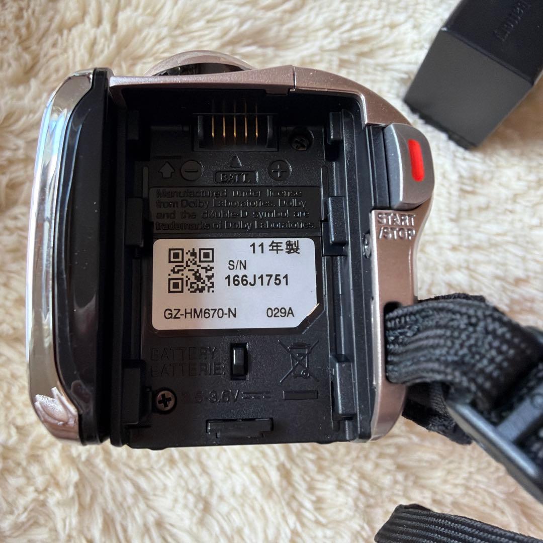 ビデオカメラ JVC Everio GZ-HM670-N 32GB