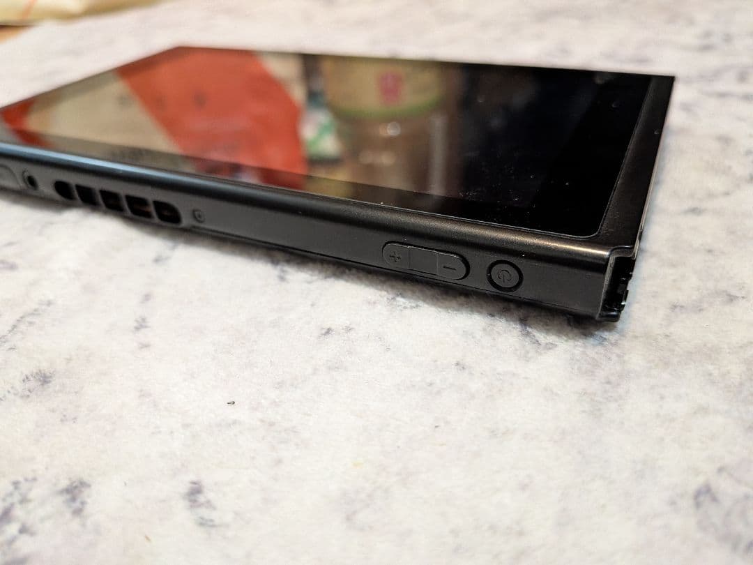 【ジャンク】任天堂Switch　2018年製 　外装割と綺麗　 Nintendo