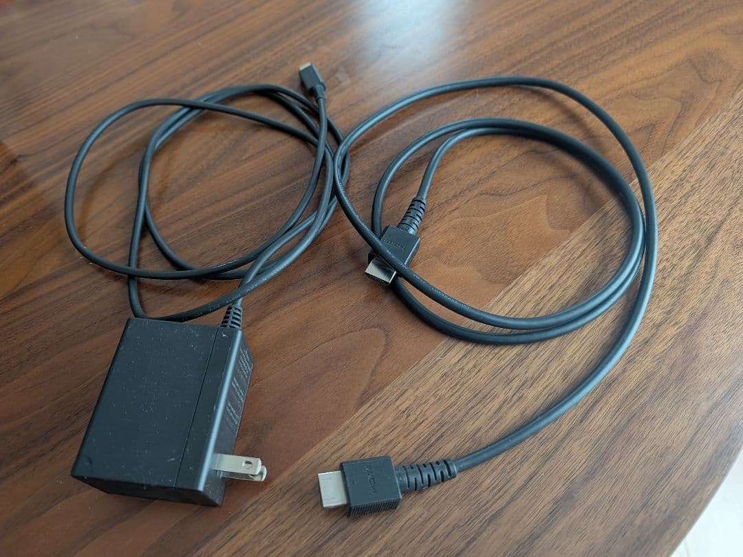 中古Nintendo Switch 本体＋付属品＋ケース
