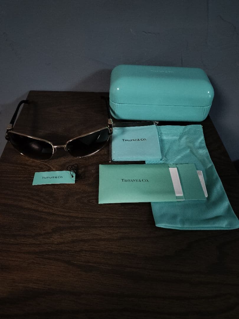 Tiffany　 箱、レンズ拭き布（未使用）　取説あり。