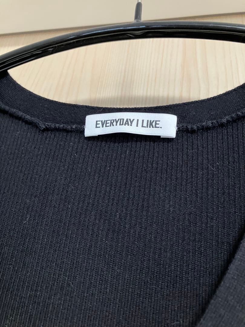 EVERYDAY I LIKE. RIB Vネック カーディガン ブラック