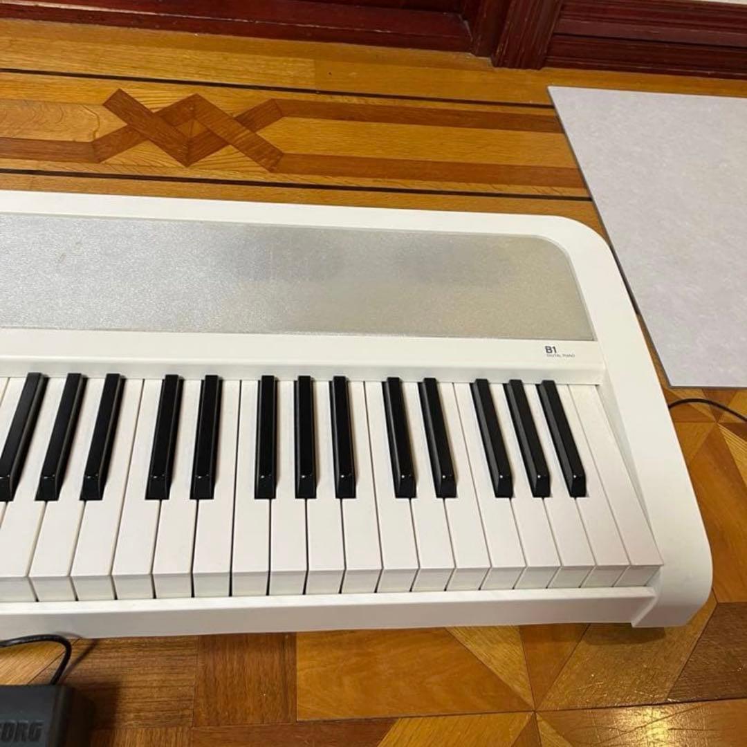 KORG 電子ピアノ B1 ホワイト 88鍵盤 ヘッドホン ペダルつき