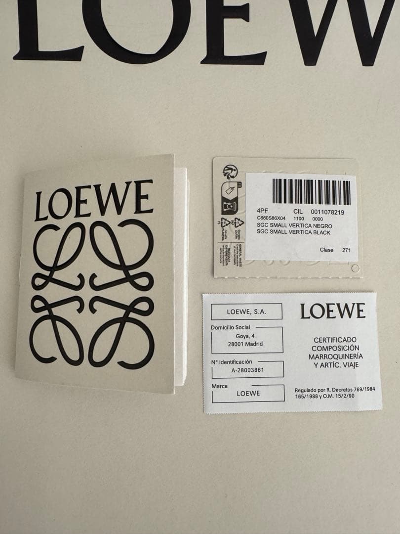 美品　LOEWEバーティカル ウォレット(ブラック)