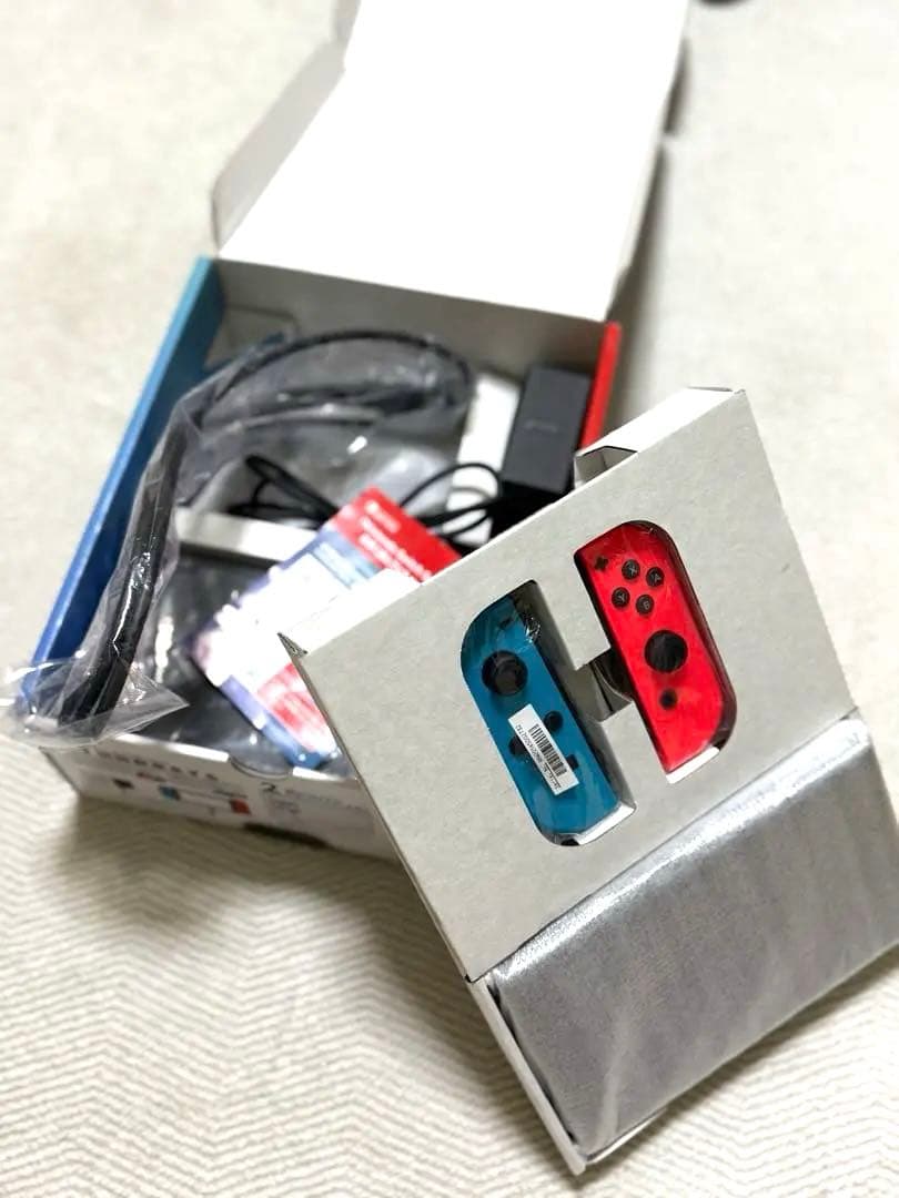 Nintendo switch本体　嬉しいおまけ付き！！！