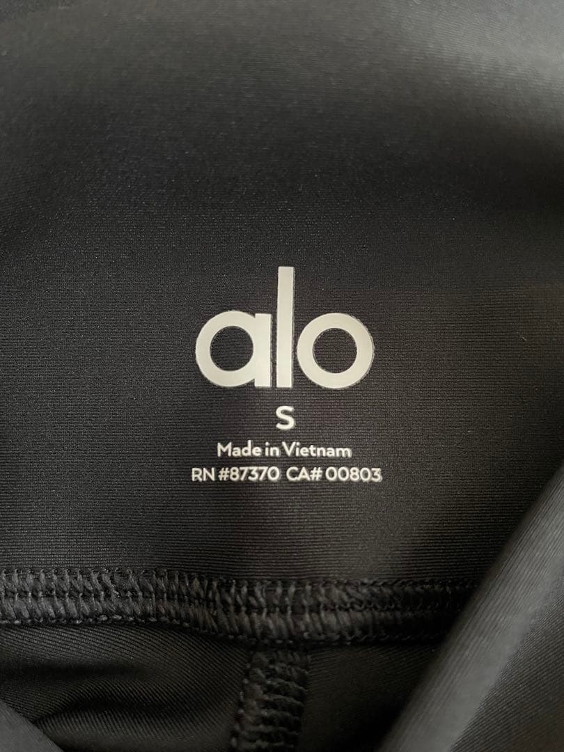 新品未使用タグ付き！Alo Yoga ハイウエスト　エアリフトレギンス　Sサイズ