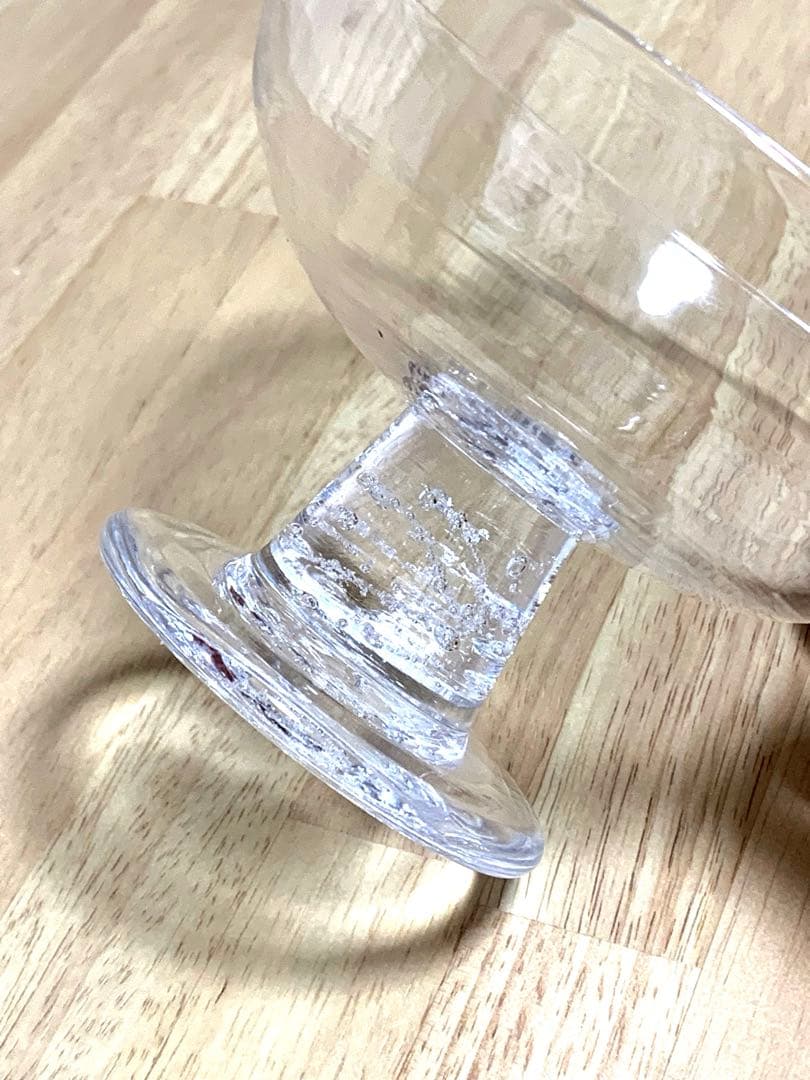 甲田彩恵さん　ガラスのネコ器