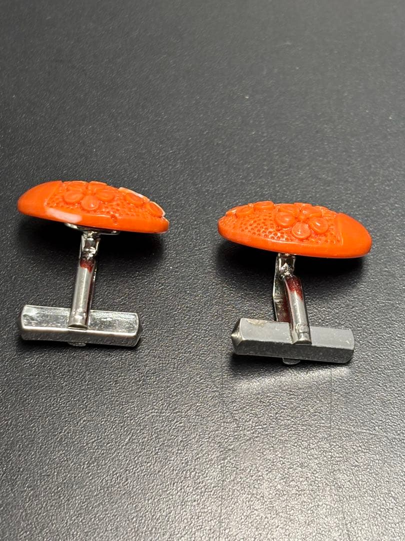 【美品】朱色珊瑚 カフス 珊瑚細工 ヴィンテージアクセサリー サンゴ 希少
