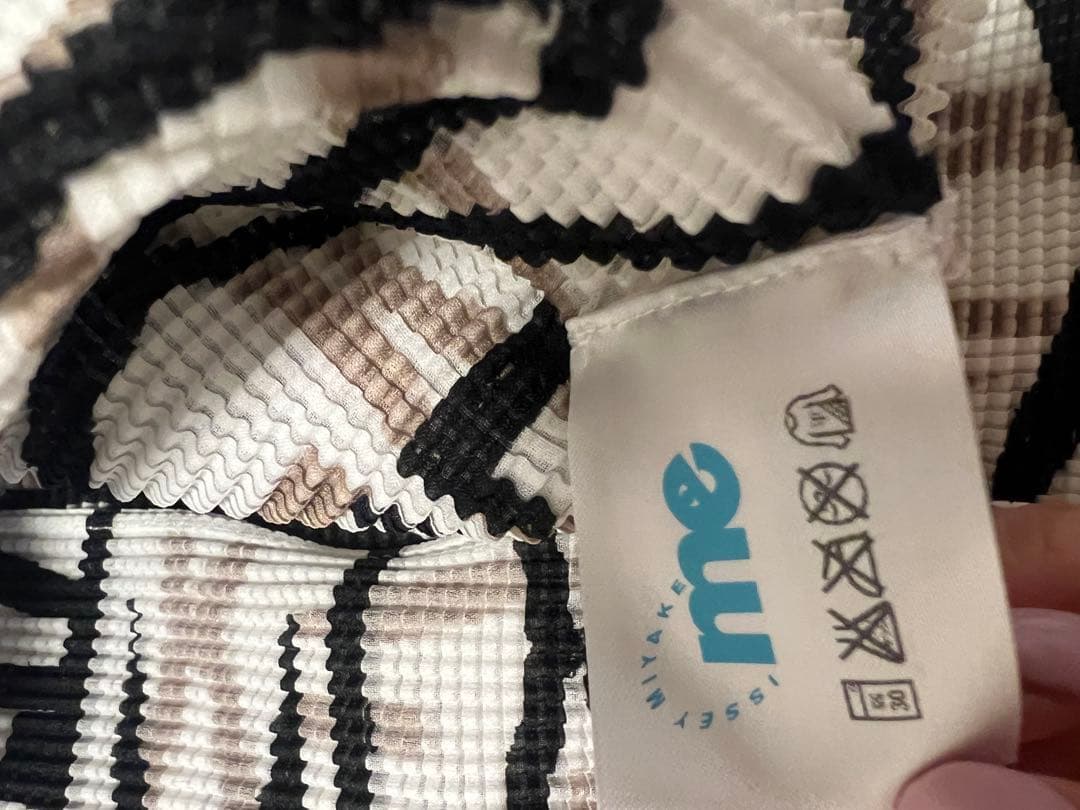 me ISSEY MIYAKE プリーツハイネックカットソー ミーイッセイミヤケ