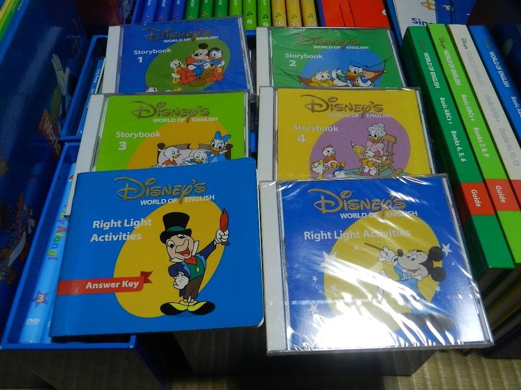 Disney's World of English 教材セット　2梱包発送