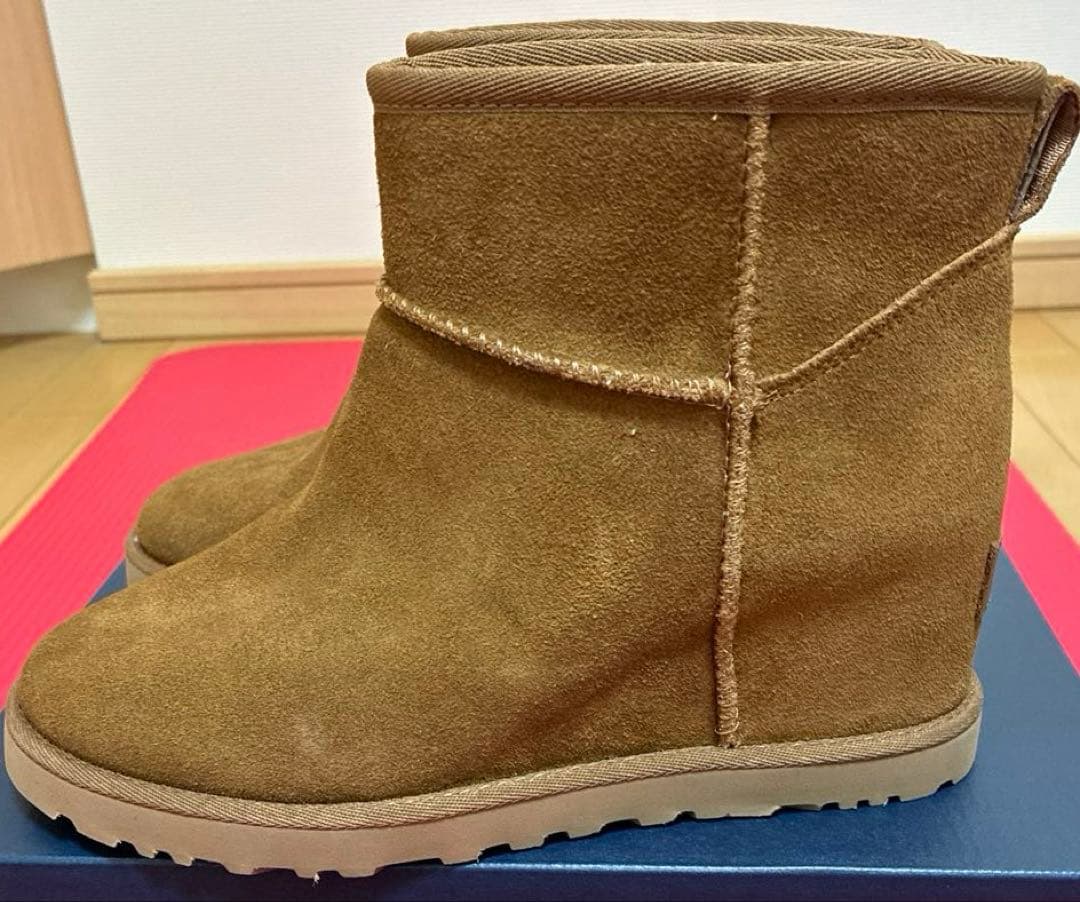 アグ クラシック フェム ミニ ウェッジ ヒール ブーツ 1104609 UGG