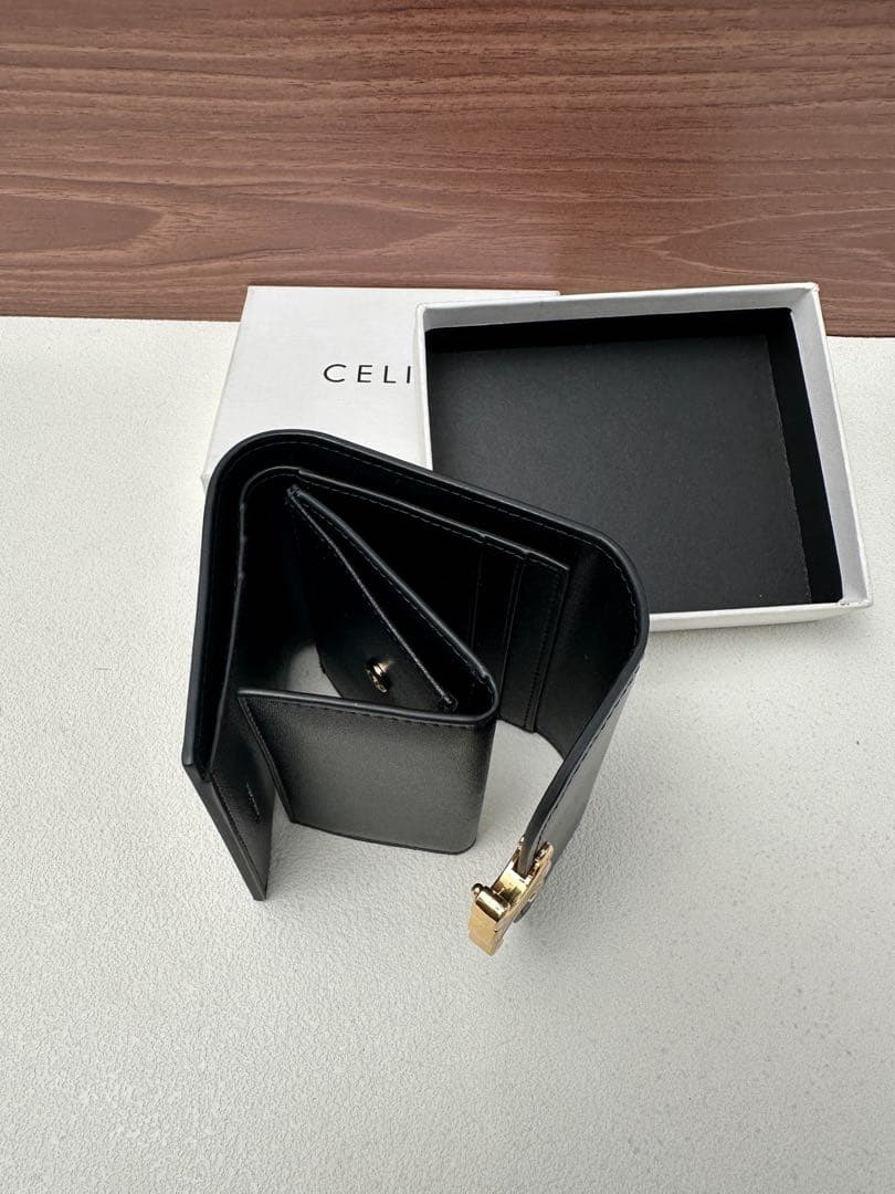 CELINE セリーヌ トリオンフ 三つ折り財布 ブラック ゴールド金具