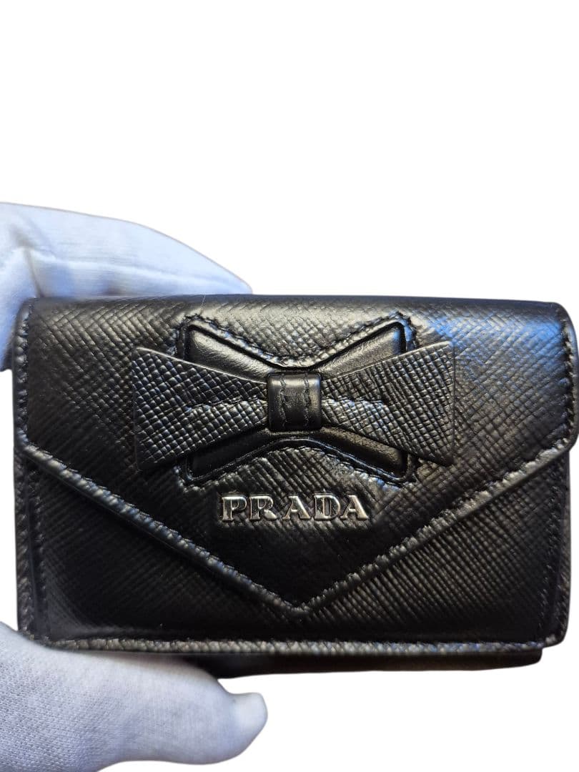 ＰＲＡＤＡ　プラダ　サフィアーノ　三つ折り財布 ミニレターリボン