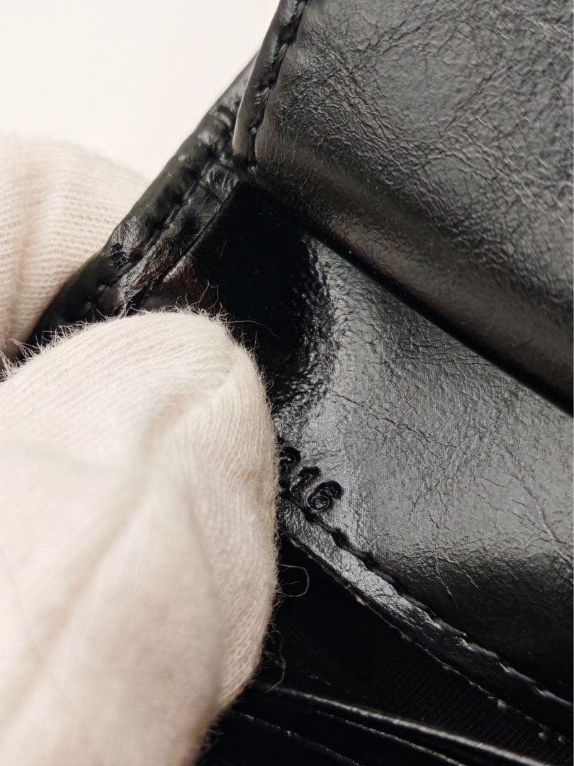 PRADA 二つ折り財布 ブラック　美品