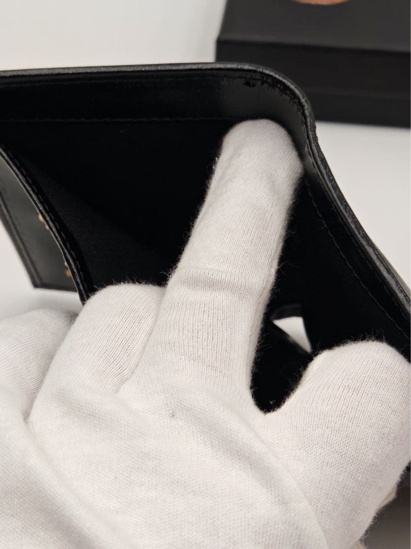 PRADA 二つ折り財布 ブラック　美品