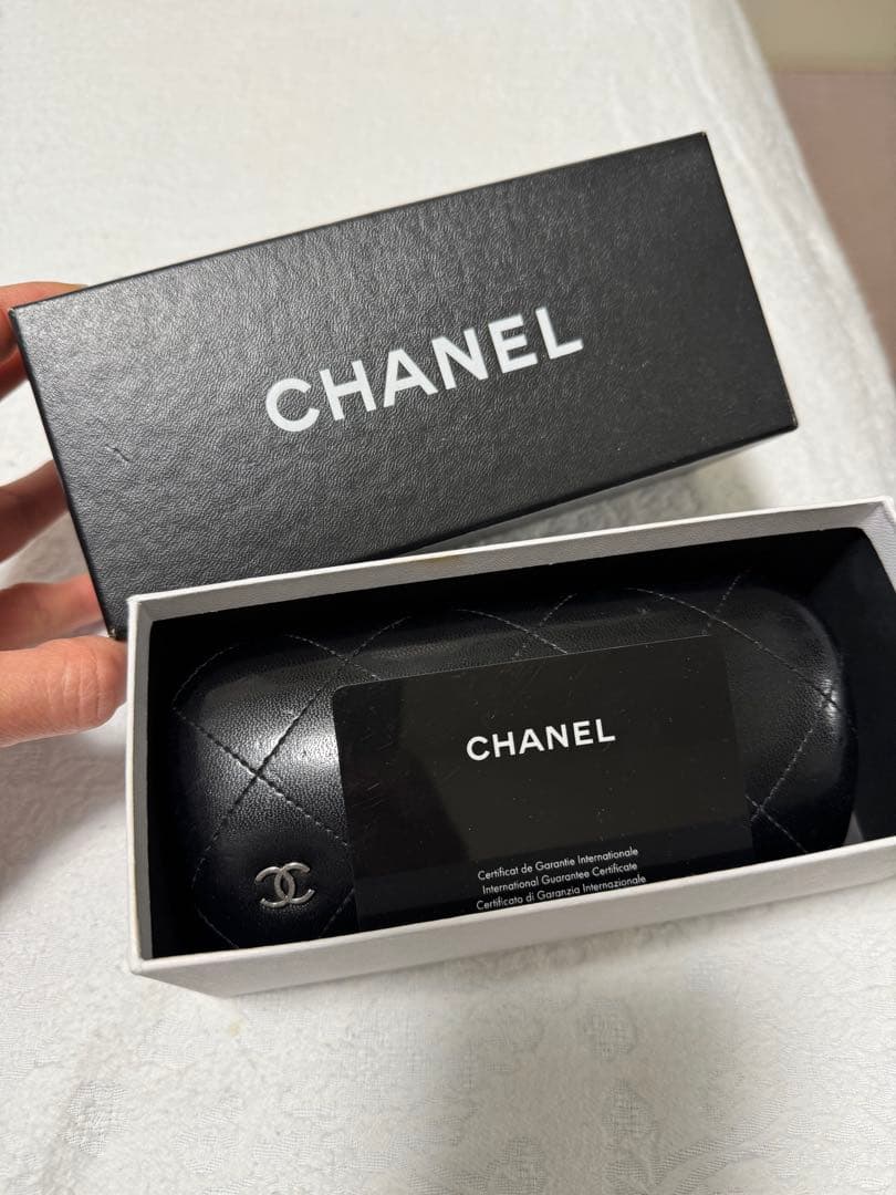 CHANEL キャットアイサングラス