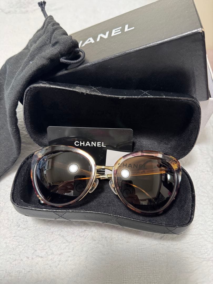 CHANEL キャットアイサングラス