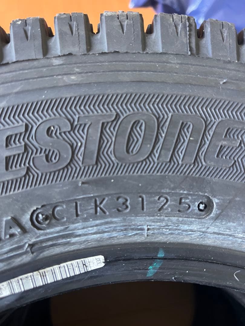 2025製ブリヂストン スタッドレスタイヤ145/80R12 80/78N LT