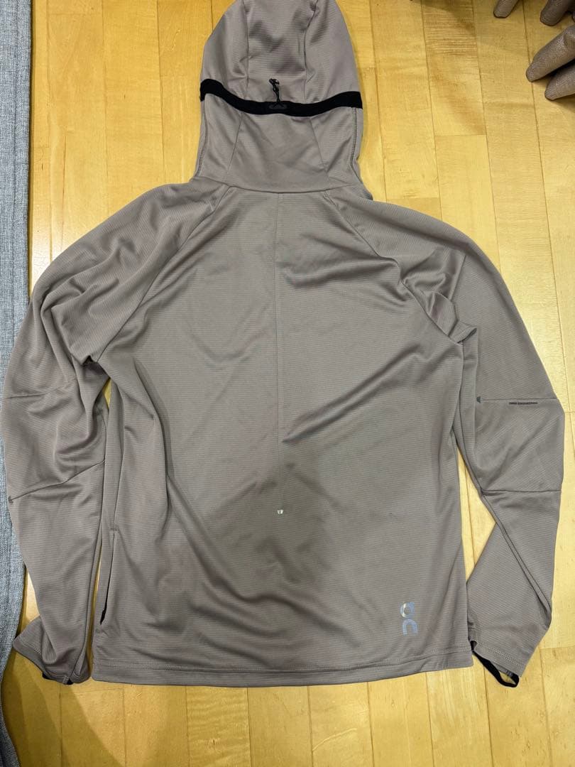 On climate zip hoodie cinder Sサイズ 日本Mサイズ