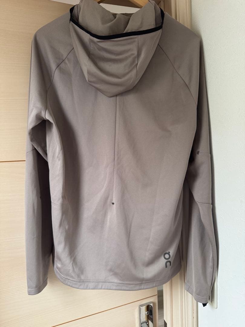 On climate zip hoodie cinder Sサイズ 日本Mサイズ