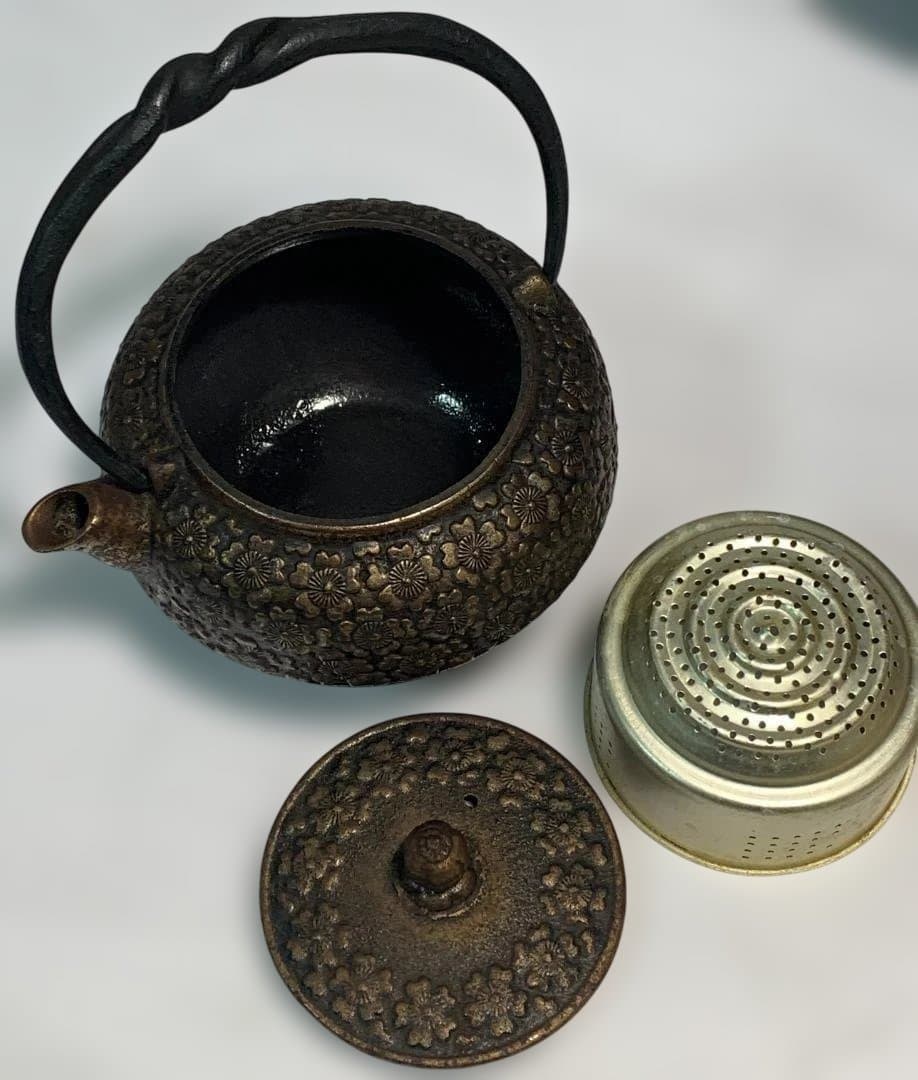 煎茶道具　南部鉄器　岩鋳造　清茂作 金桜文 　砂鉄急須瓶