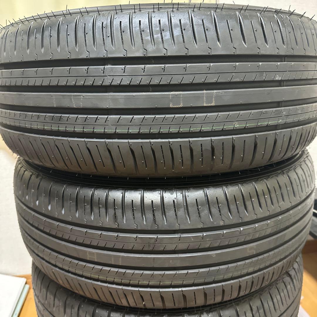 美品✨DUNLOP 215/50R18 タイヤ4本セット