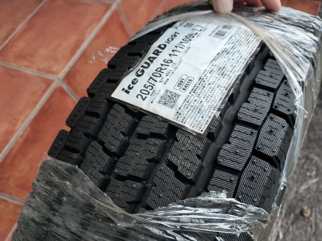 新品！ヨコハマ　アイスガード iG91 205/70R16 スタッドレスタイヤ