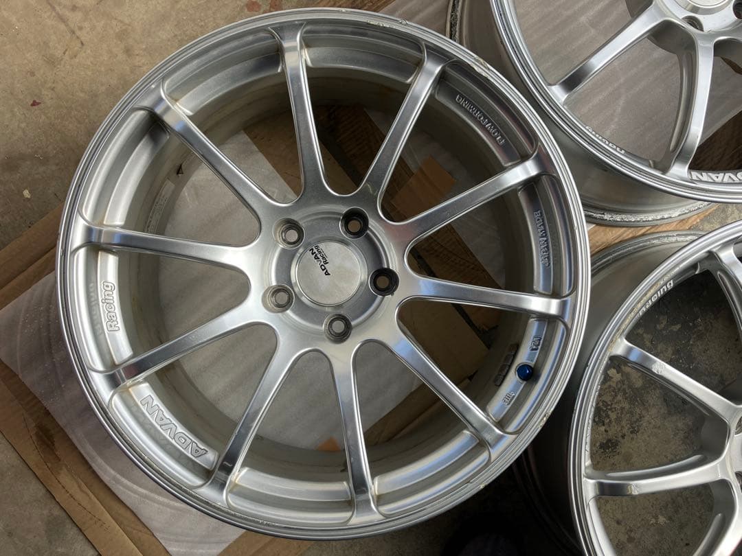 ADVAN Racing 18インチ