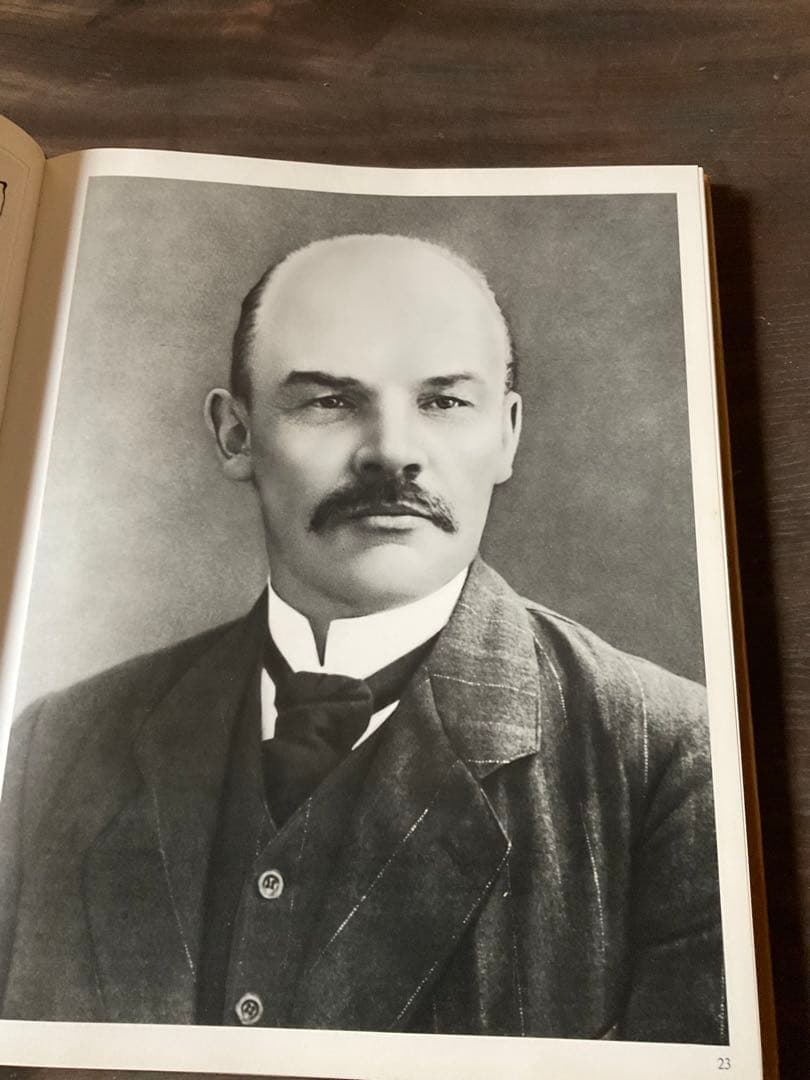 1983年 Vladimir llich LENIN。【レーニンの写真集、洋書】