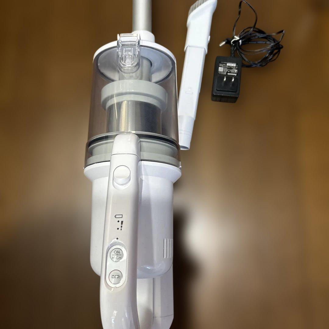 【美品】パナソニック 充電式掃除機 MC-SBV01 ホワイト 2023年製