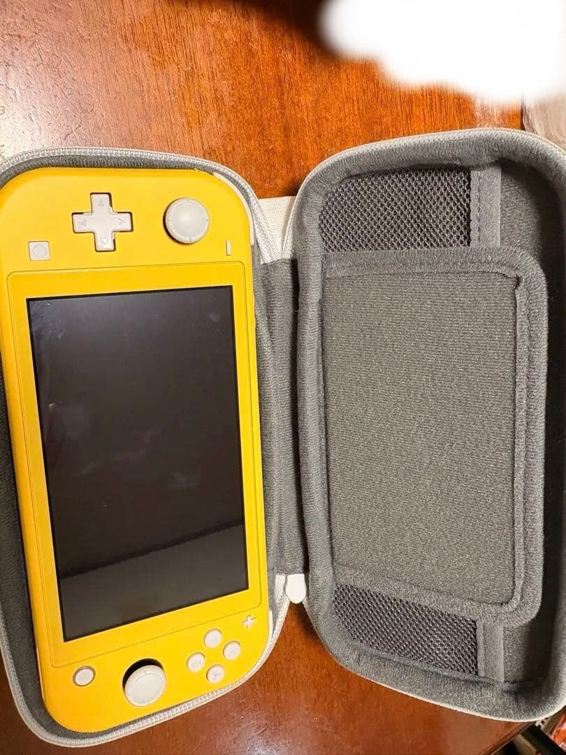Nintendo Switch Lite イエロー充電器付き