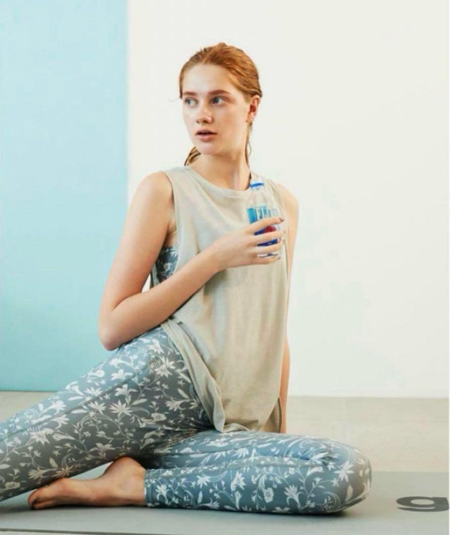 美品◯emmi yoga◯ヨガウェア◯上下セット◯花柄◯ピラティス◯スポーツ