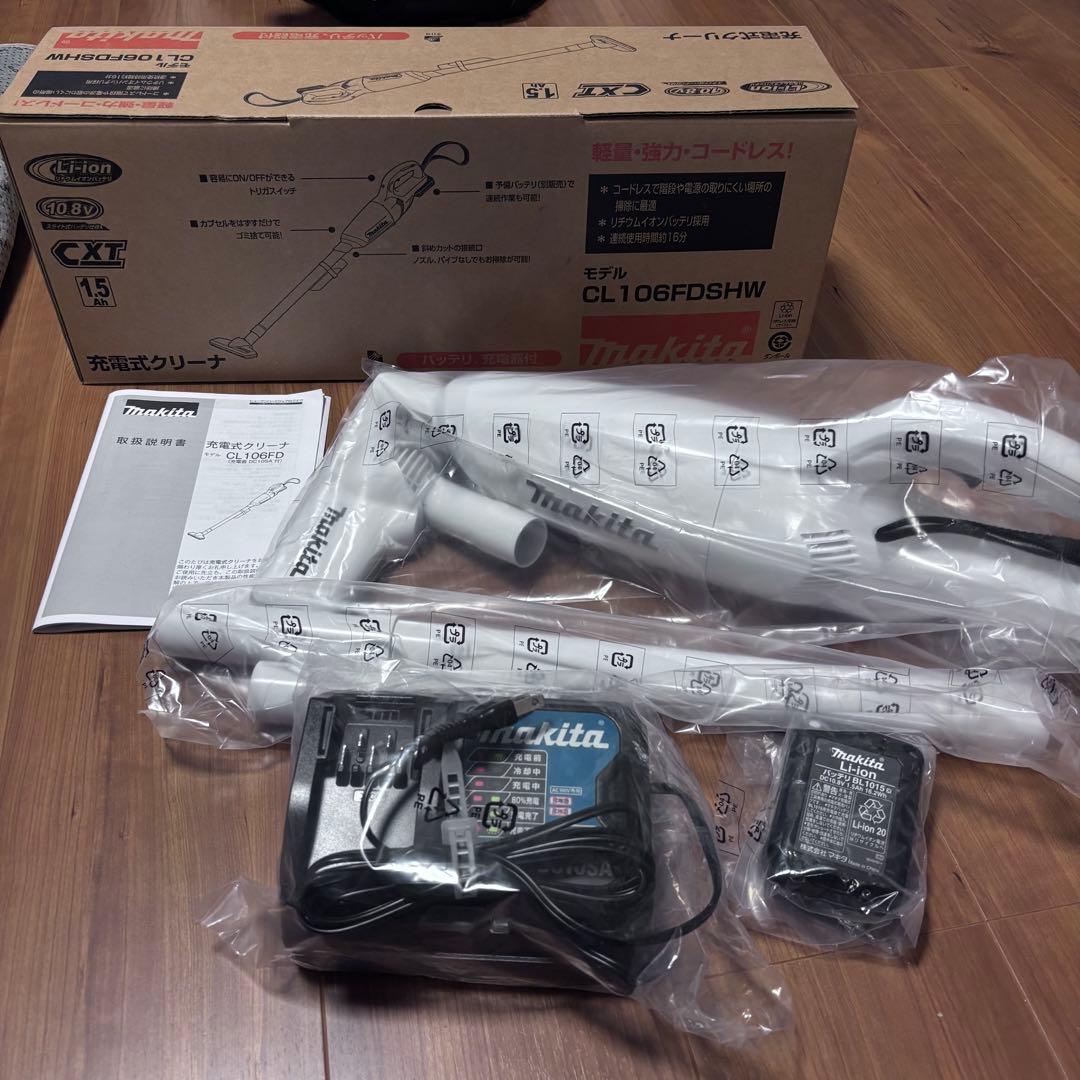 新品未使用　マキタ　コードレス掃除機 CL106FDSHW　バッテリー充電器付き