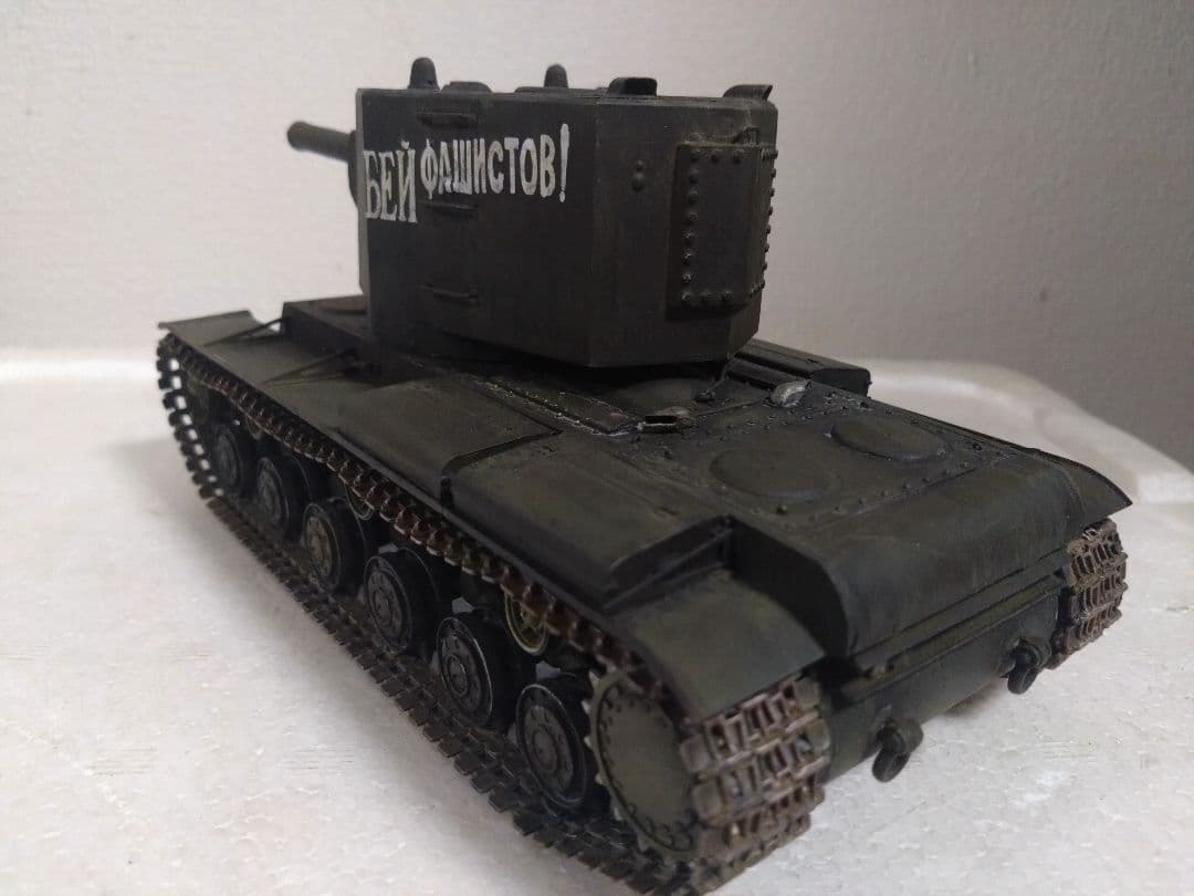 プラモデル戦車プラモデル1/35ソビエト重戦車ＫＶ2ビッグターレット完成品。