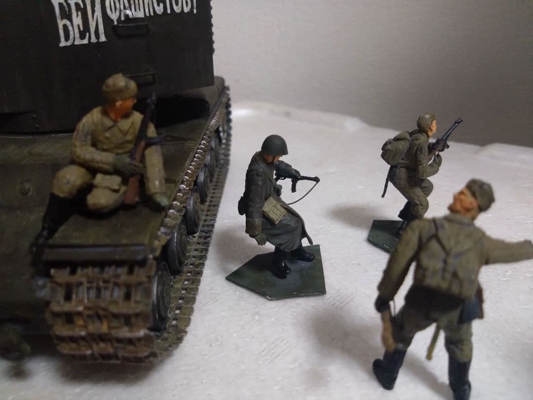 プラモデル戦車プラモデル1/35ソビエト重戦車ＫＶ2ビッグターレット完成品。