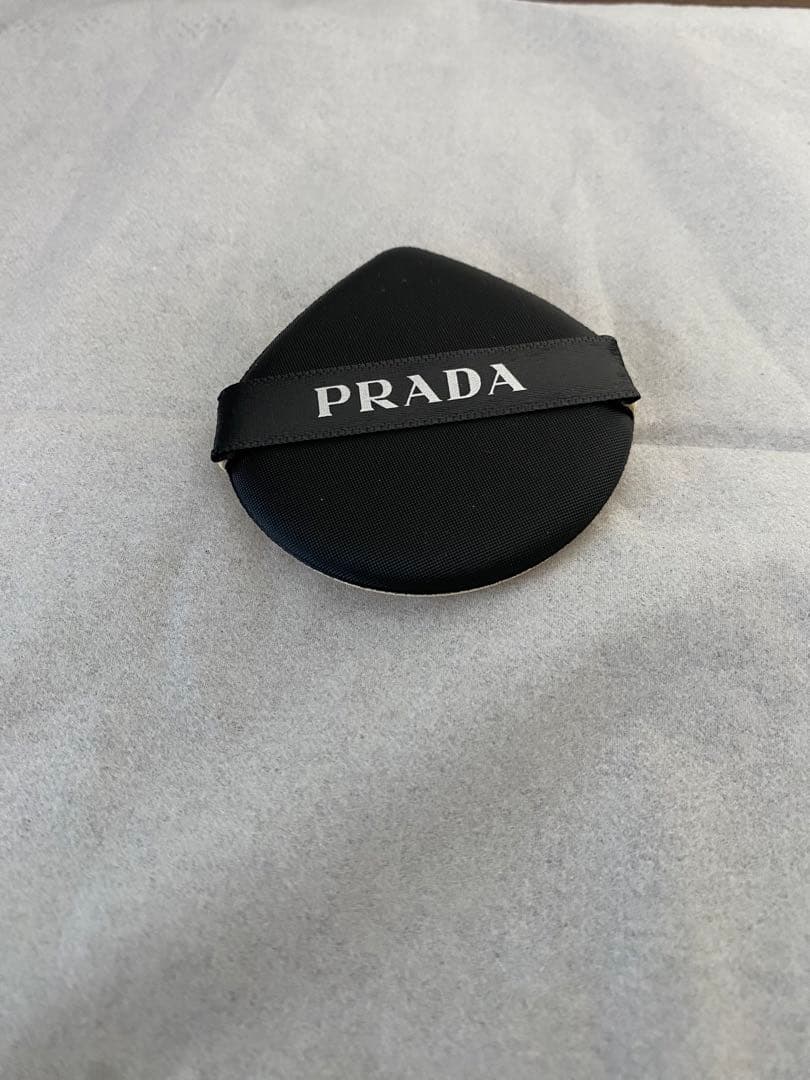 PRADA メッシュ クッションファンデーション　LN10