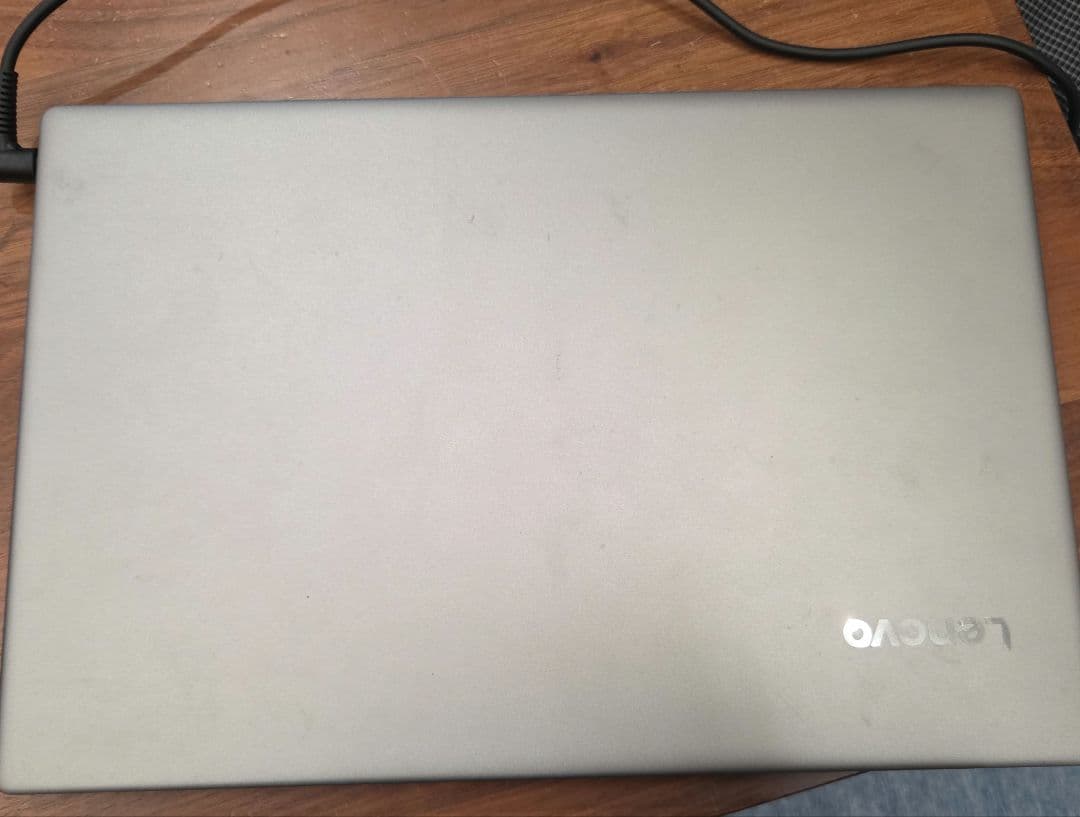 Lenovo ideapad 320S 中古　状態悪い