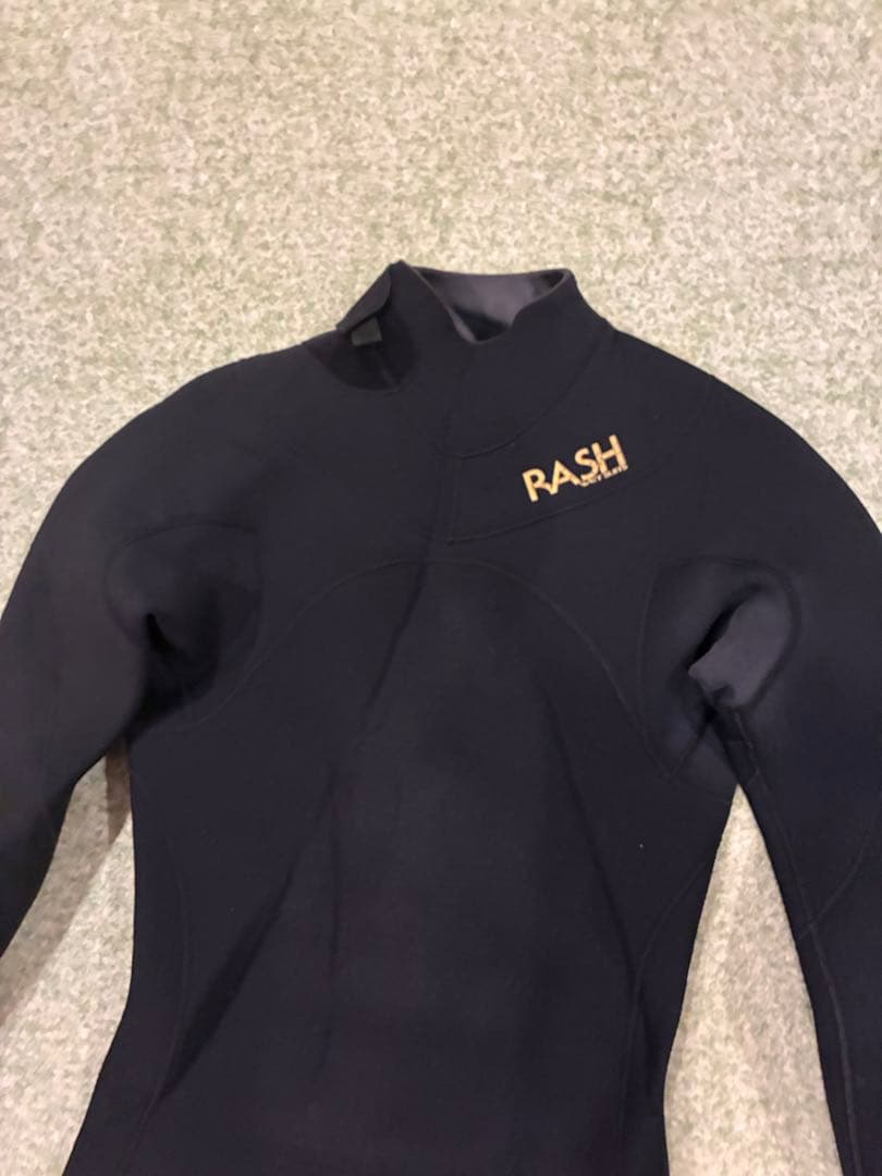 RASH ブラック ウェットスーツ