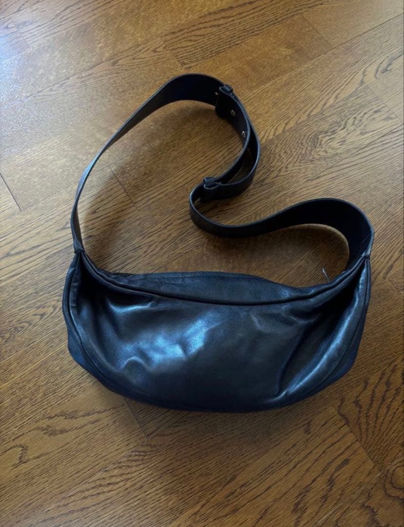 美品　COS レザープリーツベルトバッグ