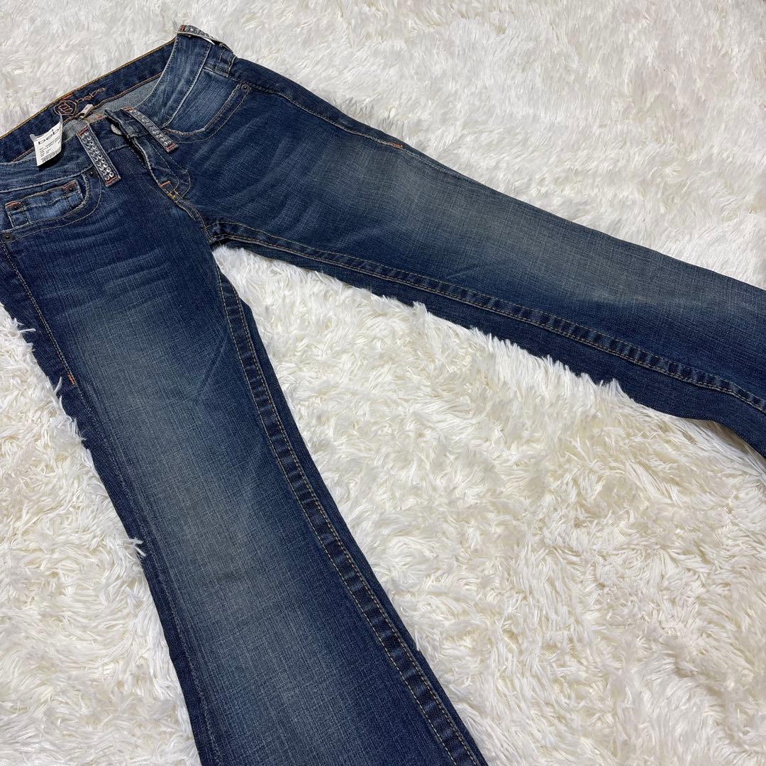 新品未使用　bebe ストーン装飾 ダークデニム ブーツカットパンツ　24