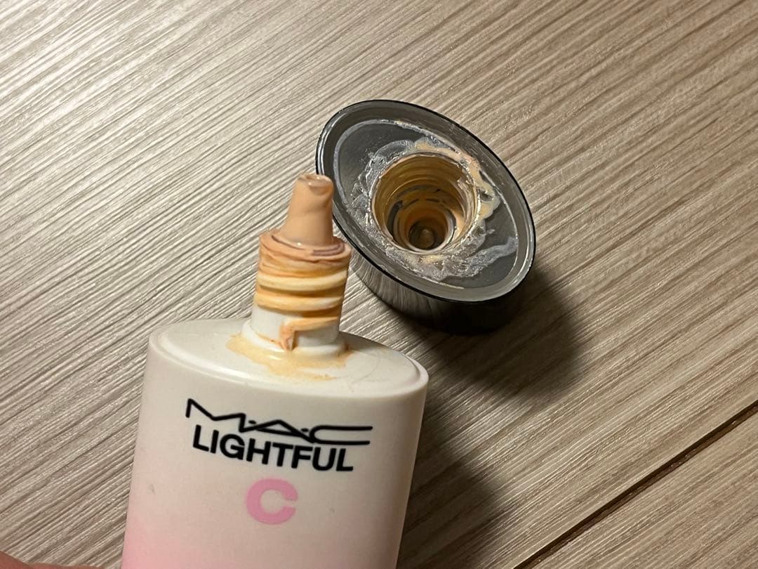 MAC ライトフルC ティンティッド　プライマー　シルクパウダーファンデーション