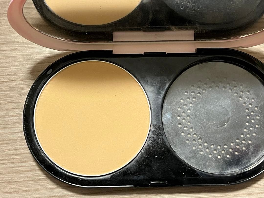 MAC ライトフルC ティンティッド　プライマー　シルクパウダーファンデーション