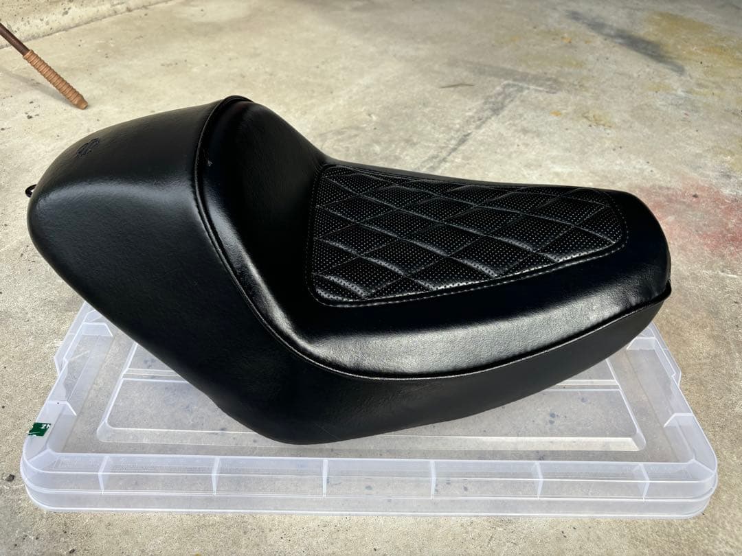ハーレー純正　カフェソロシート　XL1200X 取り外し