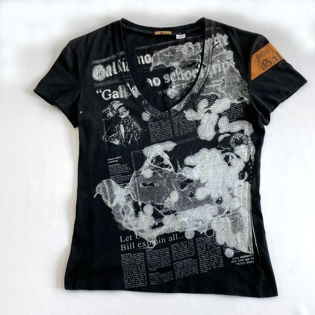 JOHN GALLIANO ジョンガリアーノ ニュースペーパー Tシャツ