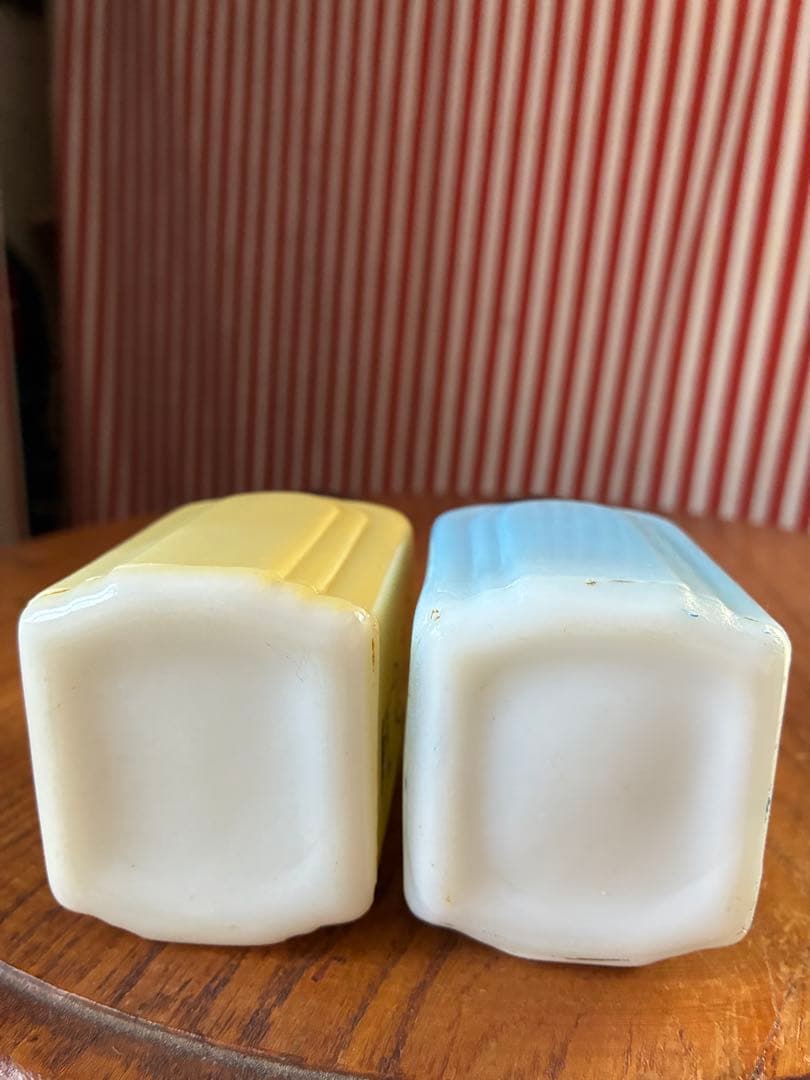 アンティーク　マッキー　ミルクガラス　調味料入シェイカー　コック　アメリカ　レア