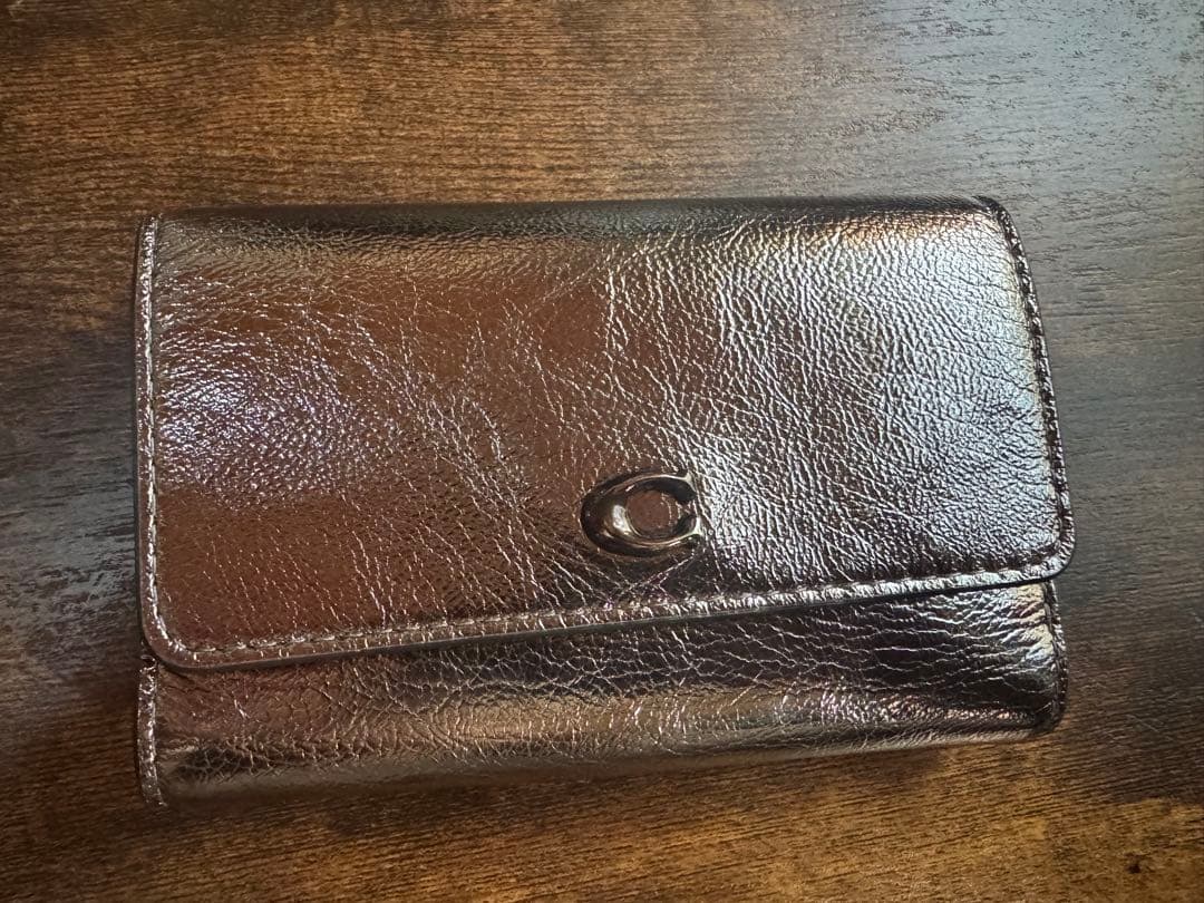 COACH メタリックシルバー 三つ折り財布