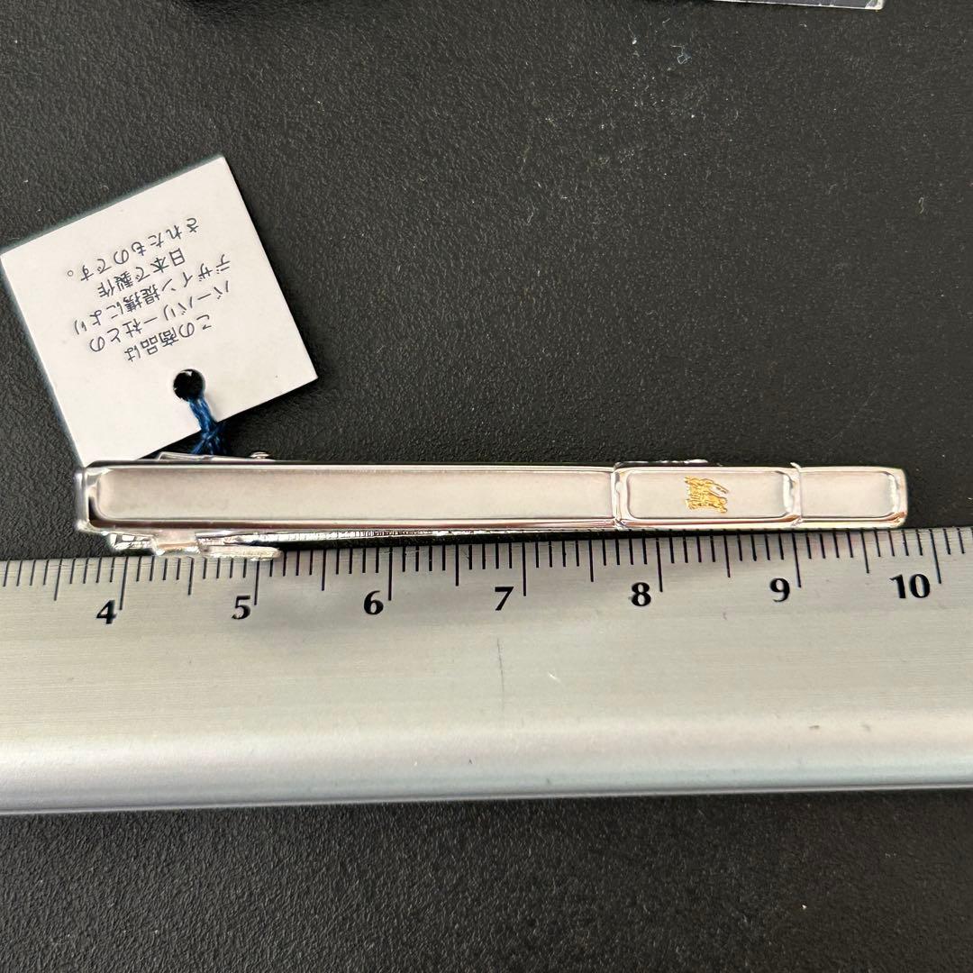 新品未使用品　バーバリー　シルバー＆金色ホース　ネクタイピン・カフリンクスセット
